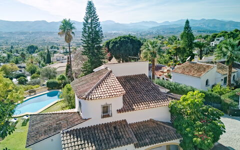 Villa del Tauro: Acqua, Cielo, Nube, Proprietà, Piscina, Costruzione, Pianta, Località Balneare, Albero, Mobili Da Esterno