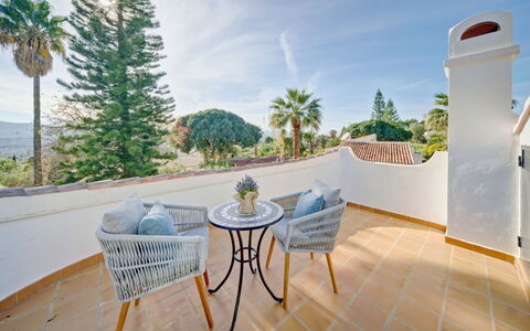 Villa del Tauro: Acqua, Cielo, Nube, Proprietà, Piscina, Costruzione, Pianta, Località Balneare, Albero, Mobili Da Esterno
