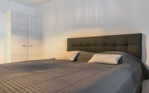 Villa Minnesota: Mobilia, Interior Design, Pavimentazione, Pavimento, Tavolo, Soffitto, Cucina & Sala Da Pranzo Tavolo, Illuminazione, Sedia, Casa