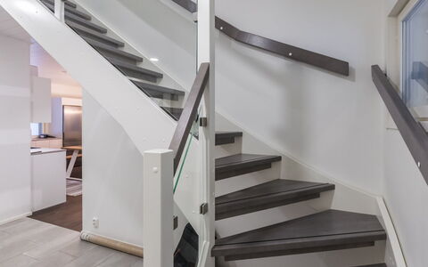 Villa Minnesota: Mobilia, Interior Design, Pavimentazione, Pavimento, Tavolo, Soffitto, Cucina & Sala Da Pranzo Tavolo, Illuminazione, Sedia, Casa