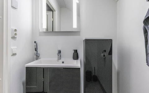 Villa Minnesota: Mobilia, Interior Design, Pavimentazione, Pavimento, Tavolo, Soffitto, Cucina & Sala Da Pranzo Tavolo, Illuminazione, Sedia, Casa