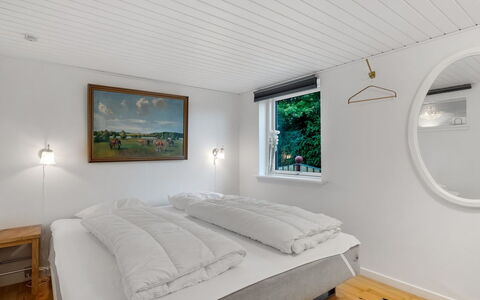 Stefanka - 225M from the Sea: Letto, Camera Da Letto, Parete, Interior Design, Soffitto, Legna, Pavimentazione, Pavimento, Bedding, Lenzuolo