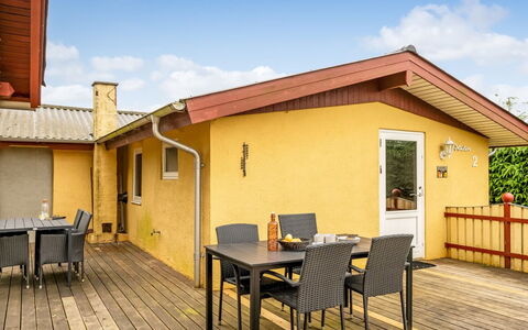 Stefanka - 225M from the Sea: Legna, Casa, Casa, Mobilia, Villetta, Porta, Color Legno, Shade, Sedia, Portico