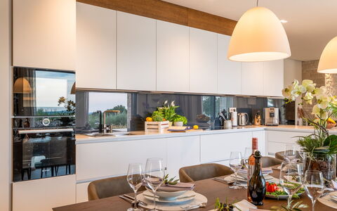 Christall: Interior Design, Mobilia, Cucina, Controsoffitto, Lampada, Soffitto, Pavimentazione, Illuminazione, Casa, Cucina & Sala Da Pranzo Tavolo