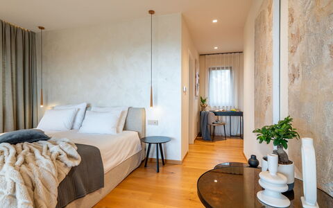 Christall: Interior Design, Pavimentazione, Pavimento, Camera Da Letto, Legna, Mobilia, Letto, Tessile, Soffitto, Camera