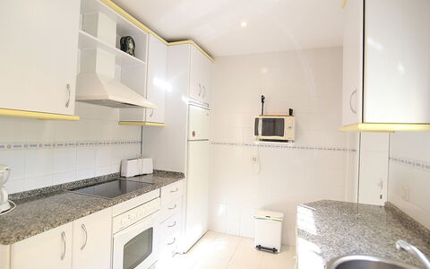 Brisamar - Novo Sancti Petri: Proprietà, Camera, Mobilia, Interior Design, Costruzione, Casa, Cucina, Pavimento, Cabinetry, Immobiliare