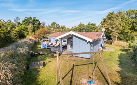 Amai - 100M from the Sea: Legna, Casa, Portico, Deck, Latifoglie, Tetto, Color Legno, Pavimento In Legno, Eco Hotel