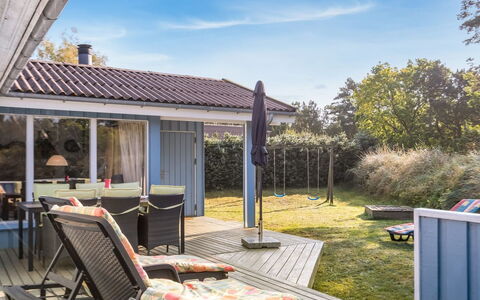 Amai - 100M from the Sea: Legna, Casa, Portico, Deck, Latifoglie, Tetto, Color Legno, Pavimento In Legno, Eco Hotel