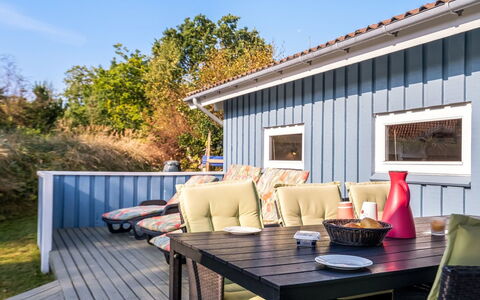 Amai - 100M from the Sea: Legna, Casa, Portico, Deck, Latifoglie, Tetto, Color Legno, Pavimento In Legno, Eco Hotel