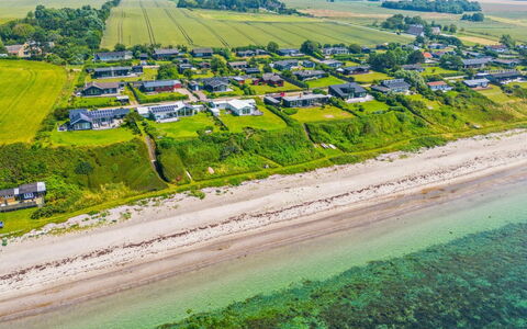Niesina - 100M from the Sea: Legna, Tetto, Architettura, Casa, Casa, Villetta, Raccordo, Latifoglie, Pendenza, Estate
