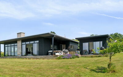 Niesina - 100M from the Sea