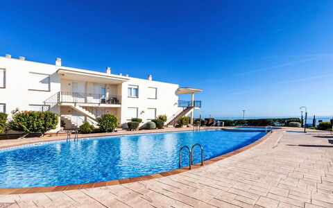 Vinarós 617: Acqua, Cielo, Costruzione, Pianta, Piscina, Blu, Finestra, Casa, Mobili Da Esterno, Rettangolo