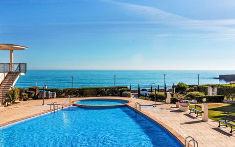 Vinarós 617: Acqua, Pianta, Cielo, Nube, Proprietà, Piscina, Blu, Azzurro, Località Balneare, Architettura