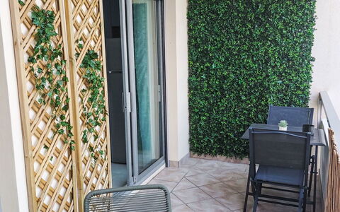 Le Lavandou 341: Balcone, Color Legno, Pianta Della Casa, Mobili Da Esterno, Vaso Di Fiori