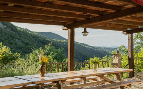 Villa Amiata: Pianta, Cielo, Proprietà, Shade, Legna, Paesaggio Naturale, Montagna, Villetta, Color Legno, Mobili Da Esterno