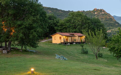 Villa Amiata: Pianta, Cielo, Costruzione, Proprietà, Ecoregione, Montagna, Finestra, Foglia, Albero, Casa