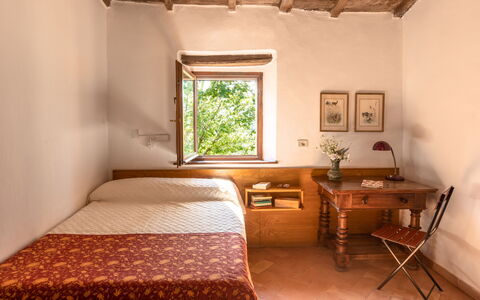 Villa Amiata: Costruzione, Mobilia, Proprietà, Finestra, Pianta, Comfort, Cornice, Legna, Tessile, Interior Design