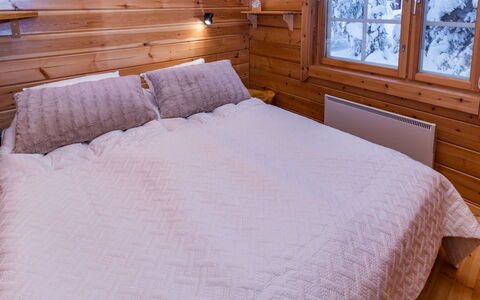 Pohjaslahdentie 17 B: Legna, Camera Da Letto, Soffitto, Casa, Pavimento, Color Legno, Letto, Lenzuolo, Bedding, Latifoglie