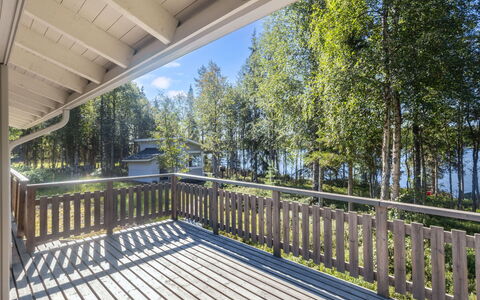 Pohjaslahdentie 17 B: Legna, Portico, Casa, Latifoglie, Deck, Plank, Raccordo, Shade, Estate, Color Legno