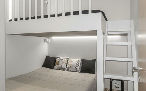 Villa Jääpolte: Letto, Camera Da Letto, Letto A Castello, Interior Design, Bedding, Mobilia, Lenzuolo, Legna, Biancheria, Pavimento