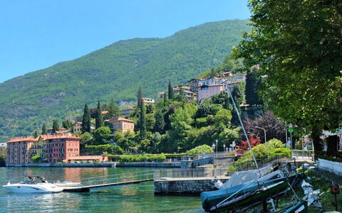 La Terrazza sul Lago: Acqua, Pianta, Costruzione, Risorse Idriche, Moto D'Acqua, Montagna, Barca, Cielo, Veicolo, Albero