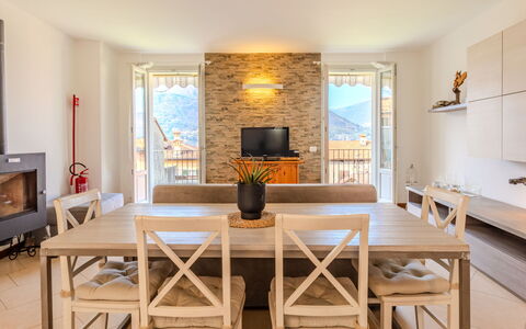Di Lalla: Mobilia, Interior Design, Pavimentazione, Legna, Sedia, Tavolo, Pavimento, Cucina & Sala Da Pranzo Tavolo, Sala Da Pranzo, Soffitto