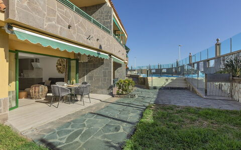 Aquarius 4: Cielo, Pianta, Manto Stradale, Architettura, Urban Design, Erba, Shade, Zona Residenziale, Tavolo, Tempo Libero