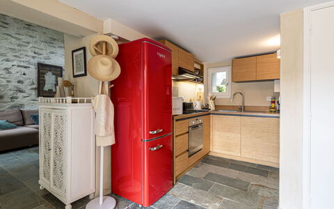 Casa Serena: Cucina, Elettrodomestico Da Cucina, Controsoffitto, Apparecchio Major, Pavimentazione, Interior Design, Mobilia, Cabinetry, Pavimento, Legna