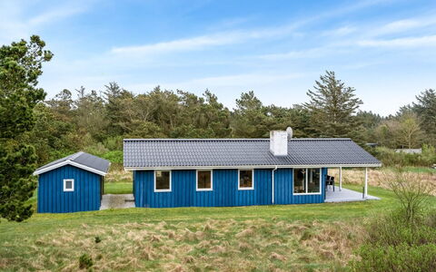 Conny - 350M from the Sea: Tetto, Casa, Casa, Villetta, Porta, Raccordo, Deck, Portico, Plank, Latifoglie
