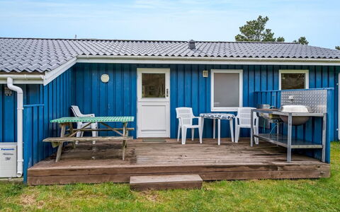 Conny - 350M from the Sea: Tetto, Casa, Casa, Villetta, Porta, Raccordo, Deck, Portico, Plank, Latifoglie