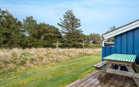 Conny - 350M from the Sea: Tetto, Casa, Casa, Villetta, Porta, Raccordo, Deck, Portico, Plank, Latifoglie