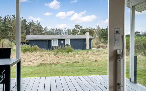 Conny - 350M from the Sea: Tetto, Casa, Casa, Villetta, Porta, Raccordo, Deck, Portico, Plank, Latifoglie