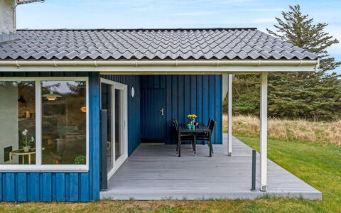 Conny - 350M from the Sea: Tetto, Casa, Casa, Villetta, Porta, Raccordo, Deck, Portico, Plank, Latifoglie
