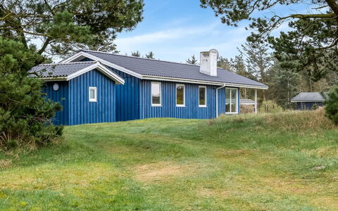 Conny - 350M from the Sea: Tetto, Casa, Casa, Villetta, Porta, Raccordo, Deck, Portico, Plank, Latifoglie