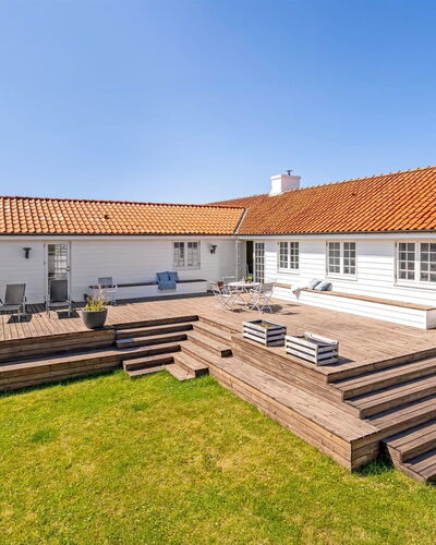 Jeppe - 200M from the Sea