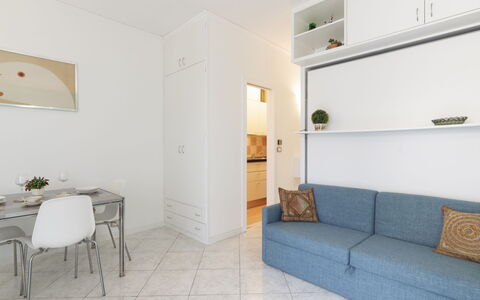 Mediterranee: Mobilia, Illuminazione, Soggiorno, Comfort, Legna, Pavimento, Pavimentazione, Parete, Porta