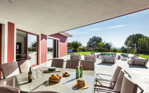 Recanto Murta V6 Vip Properties: Tavolo, Proprietà, Mobilia, Sedia, Vaso Di Fiori, Pianta, Tavola, Cielo, Costruzione, Shade