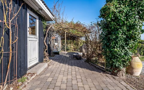 Sylvia - 450M from the Sea: Tetto, Casa, Porta, Villetta, Shade, Raccordo, Cortile, Estate, Backyard