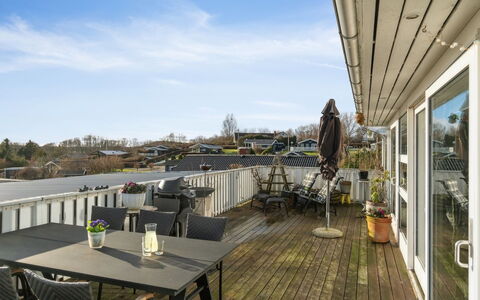 Sylvia - 450M from the Sea: Tetto, Casa, Porta, Villetta, Shade, Raccordo, Cortile, Estate, Backyard