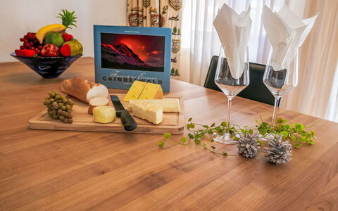 Chalet Pfingstrose: Cibo, Tavola, Produrre, Tavolo, Mobilia, Pavimento In Legno, Ingrediente, Color Legno, Latifoglie