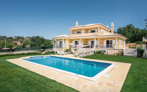 Monte Sol - Vip Properties: Pianta, Cielo, Proprietà, Costruzione, Vaso Di Fiori, Nube, Architettura, Finestra, Tavolo, Mobili Da Esterno