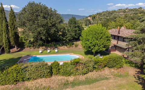 Villa Marconi: Pianta, Cielo, Nube, Acqua, Albero, Paesaggio Naturale, Piscina, Lotto, Vegetazione, Montagna
