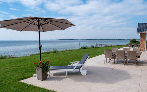Volmar - 10M from the Sea: Blu, Arbusto, Villetta, Groundcover, Giardino, Estate, Shade, Landscaping, Agriturismo, Eco Hotel