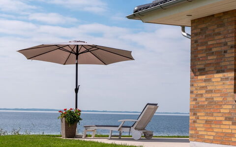 Volmar - 10M from the Sea: Blu, Arbusto, Villetta, Groundcover, Giardino, Estate, Shade, Landscaping, Agriturismo, Eco Hotel