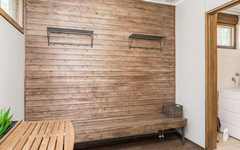 Mäntyranta 5: Mobilia, Interior Design, Pavimentazione, Pavimento, Tavolo, Soffitto, Cucina & Sala Da Pranzo Tavolo, Illuminazione, Sedia, Casa