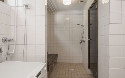 Mäntyranta 5: Mobilia, Interior Design, Pavimentazione, Pavimento, Tavolo, Soffitto, Cucina & Sala Da Pranzo Tavolo, Illuminazione, Sedia, Casa