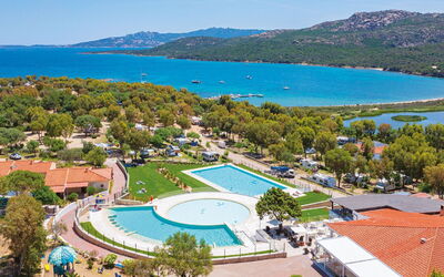 Palau 59: Acqua, Cielo, Proprietà, Azzurro, Montagna, Località Balneare, Pianta, Nube, Albero, Piscina