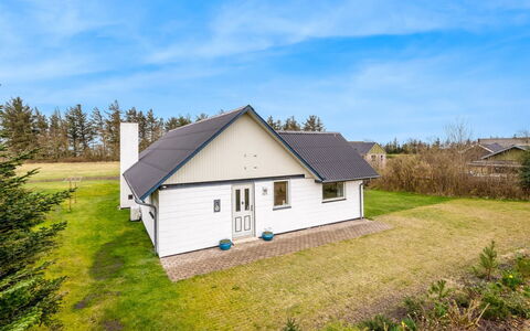 Moreen - 200M to the Fjord: Mobilia, Interior Design, Pavimentazione, Pavimento, Soffitto, Camera, Sedia, Tavolo, Appartamento, Cucina & Sala Da Pranzo Tavolo
