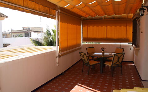 Apartamento Playa De Regla: Proprietà, Costruzione, Legna, Tavolo, Interior Design, Shade, Architettura, Pavimento, Casa, Pavimentazione