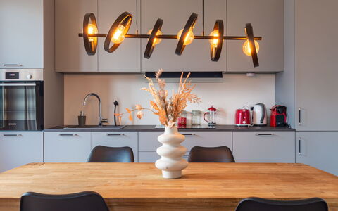 Vercana 110: Tavolo, Cabinetry, Controsoffitto, Proprietà, Mobilia, Cucina, Rubinetto, Legna, Illuminazione, Interior Design